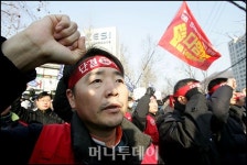 [사진]성과금 차등지급에 반발 시위하는 현대차노조