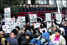 [사진]삼성 해고 근로자들,삼성 본관앞 시위