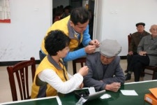 금강보청기, 中 불우 난청인 50명에 보청기 제공