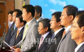 열린우리 '또' 15명 탈당, 민주당도 4명 탈당