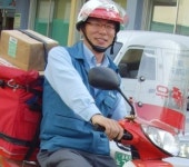 집배원이 도로에 쓰러진 노인 목숨 건져