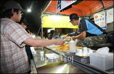 [사진]촛불집회로 대박난 노점상