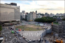 [사진]시청앞 잔디도 시위대도 듬성듬성