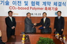 SK에너지, CO₂로 플라스틱 만든다