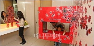 [사진]전시공간으로 사용되는 화장실
