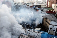 [사진]불타버린 종로5가 신진시장