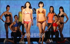 [사진]09 SS 패션쇼 섹시한 운동복