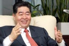 김영훈 회장, 태양열발전으로 1조 벌 것