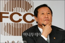 [사진]윤증현 위기극복하면 기업,국가 위상 달라진다