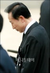 [사진]노 전 대통령 애도하는 이 대통령