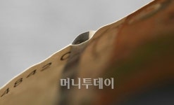 5만원권 벌어지네, 은선 위치도 달라