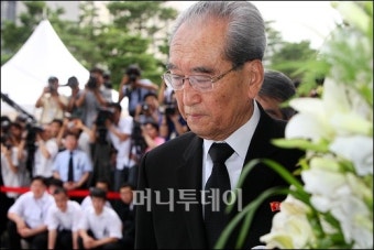 [사진]DJ 빈소 찾은 北 김기남 노동당 비서