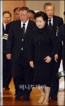 김윤화직권등록 | [사진]김윤옥 여사, 故 이정화 여사 빈소 조문