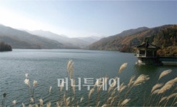 충절의 땅…이맘 때면 왜 더 붉어질까