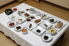(머니MnB 맛집탐방) 안동전통음식과 지역생산물 적극 활용한 ‘안동한정식’