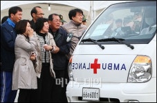 [사진]가족들 앞에 선 故 이상준 하사