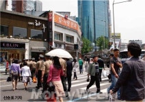 중앙차로 때문에 울고 웃는 신촌 商心