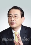 해외를 키워 글로벌 메가뱅크 만든다