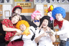 연극<쉬어 매드니스>와 함께 공연보고, 16강 기원하고~