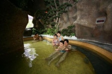 쿨하게 파도 탈까, 핫하게 온천 할까