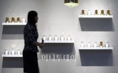 한국도자기(주)구내식당 | [사진]한국도자기, '빛과 도자기의 만남'