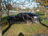 [사진]세차장서 BMW 훔쳐 달아나다 와장창