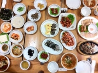 겉만 보고 가지 마세요. 속은 더 정겹답니다