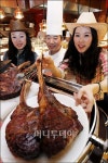 [사진]일반 스테이크의 4배 카우보이 스테이크