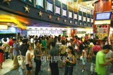 CGV, 학동사거리에…로데오거리 부활할까