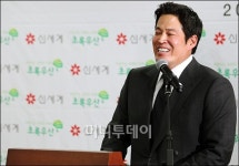[사진]축사하는 정용진 부회장