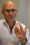 랩으로 OO에 투자하라고 말하는 건 넌센스