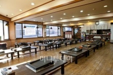 질 좋은 국산 돼지고기로 5년 넘게 고객사랑 받아온 무쇠벼루삼겹살