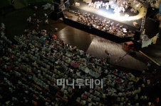 누구나 참여 가능한 열린 예술극장