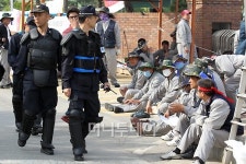 [사진]공권력 투입 초읽기...긴장감 도는 유성기업