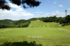 만만히 보다간…웃으며 티샷, 울면서 퍼팅