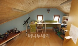 땅콩하우스의 장점, 마당·계단·다락방