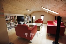땅콩하우스의 장점, 마당·계단·다락방