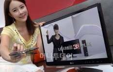 LG電 3D 모니터 TV 선봬…PC없이 3D 즐긴다