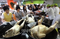 [사진]체리부로, 삼계탕을 무료로 드려요!