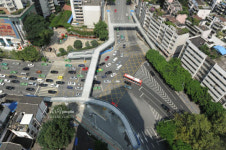 역사상 가장 복잡한 육교 개통, 얼마나 복잡하길래...