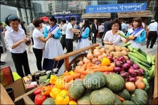 [사진]농산물 직거래 장터 열린 삼성서초사옥