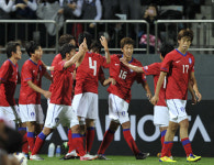 한국축구의 날, 형님은 폴란드·아우는 우즈베키스탄