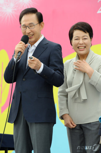 [사진]놀란 이 대통령 