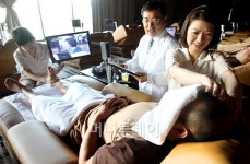 [사진]황제처럼 모시겠습니다!