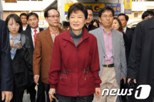 [사진]박근혜 전 대표, 구로기계공구상가 방문