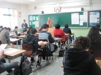 하루 수십개 문닫아도···중개업소 사장이 꿈이라는 칠순 노인