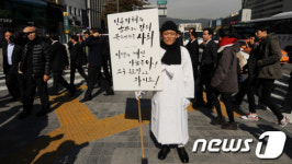 [사진]EBS 강의중단 시위하는 도올