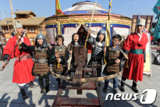 [사진]백제마을 군영체험하는 어린이들