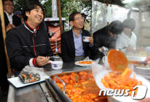 박 시장,  ‘떡볶이집 미팅’…서민행보 사흘째