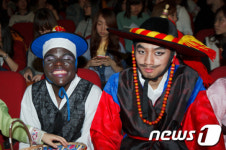 [사진]흑인포졸과 변사또